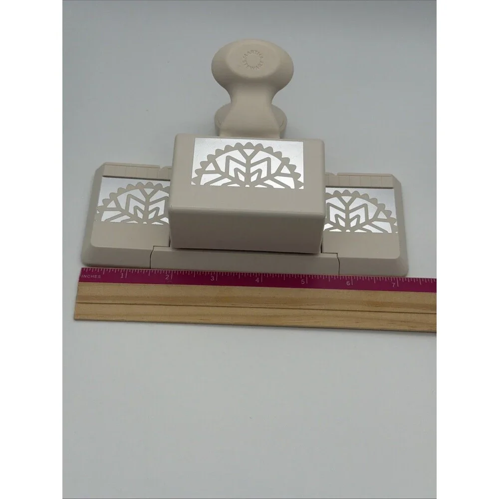 Lace Doily Snowflake Scallop Edge Paper Punch, Martha Stewart, Pre-owned